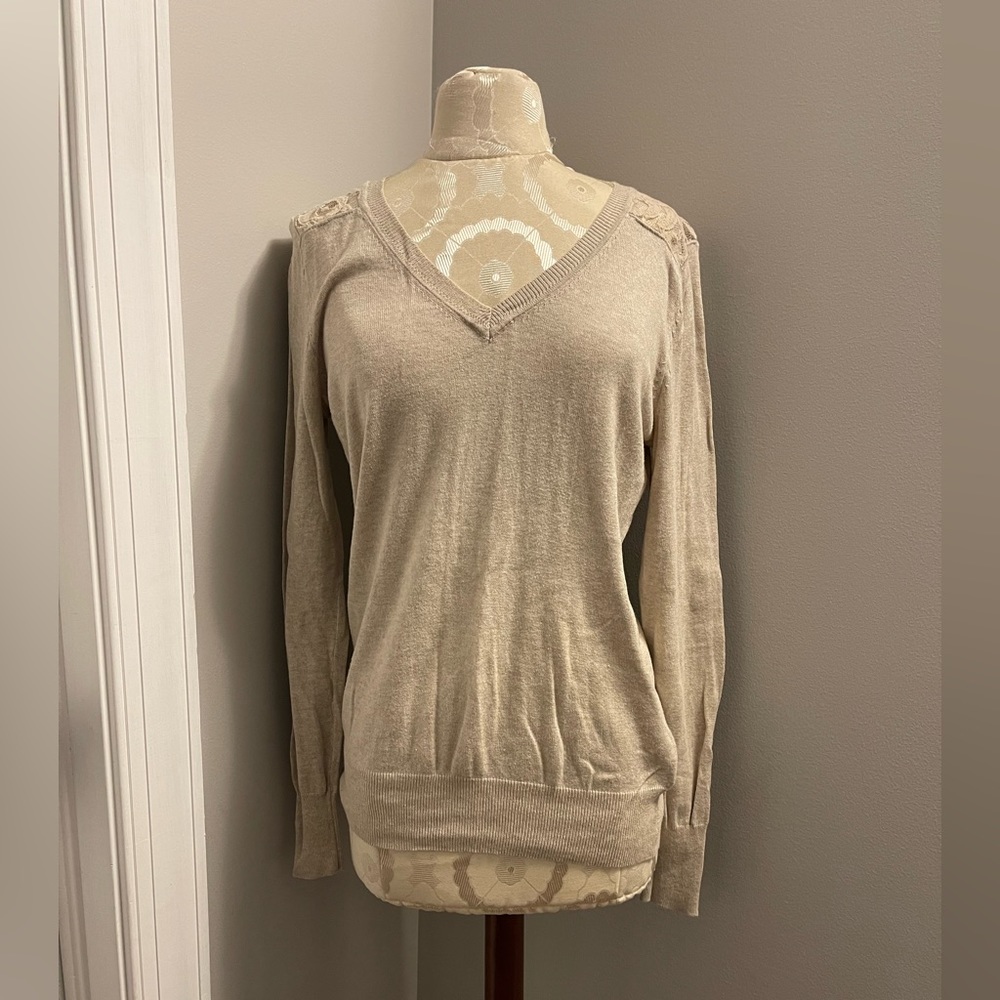 LC Lauren Conrad Lace Accent Sweater size Medium. Smoke free.